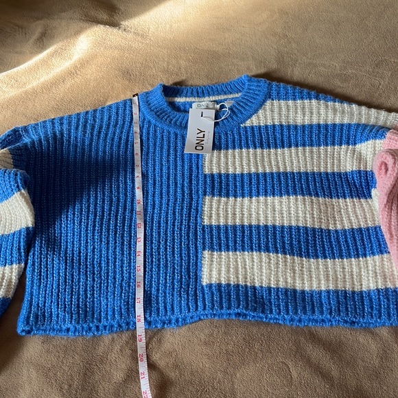 ONLY brand new sweater - Picture 8 of 9